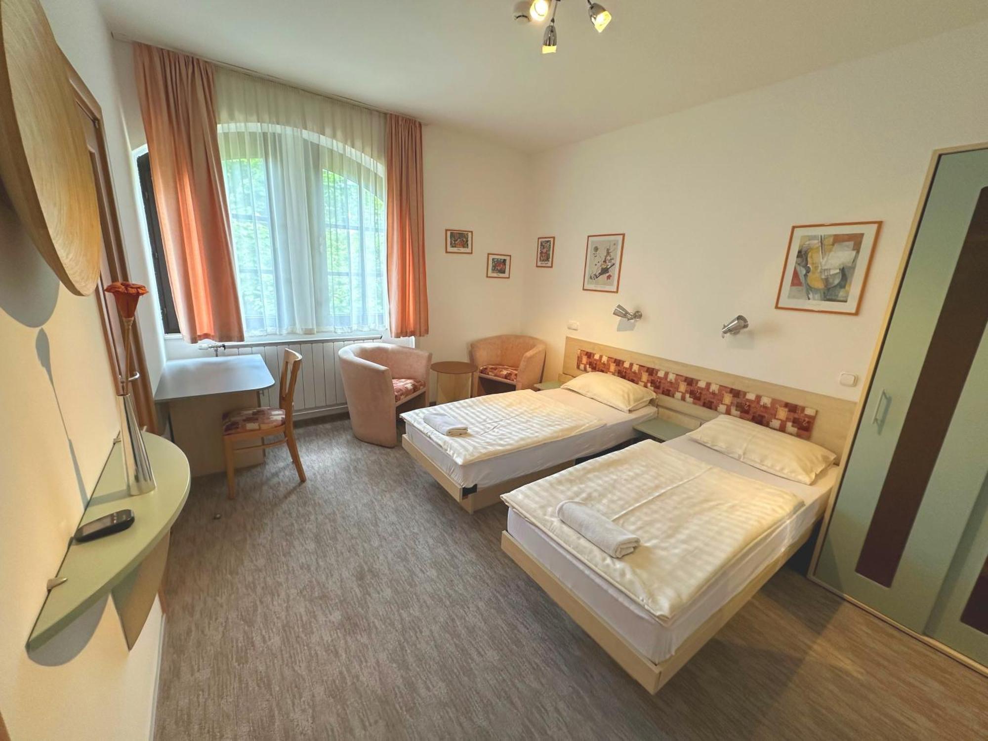 Imola Garden Vendeghaz Hotel บาลาตอนฟือเรด ภายนอก รูปภาพ